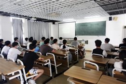 D:\yfzou\学校类文件\质量管理办公室\师德师风\新闻材料\忆百年征程，数百个第一  kaiyun官网19、20级学生同上“开学第一课”\8.jpg