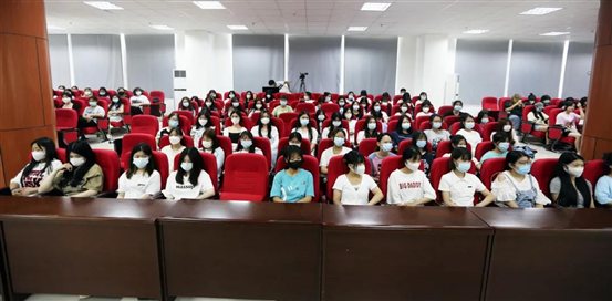 D:\yfzou\学校类文件\质量管理办公室\师德师风\新闻材料\忆百年征程，数百个第一  kaiyun官网19、20级学生同上“开学第一课”\3.jpg