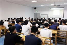 D:\yfzou\学校类文件\质量管理办公室\师德师风\新闻材料\忆百年征程，数百个第一  kaiyun官网19、20级学生同上“开学第一课”\6.jpg