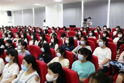 D:\yfzou\学校类文件\质量管理办公室\师德师风\新闻材料\忆百年征程，数百个第一  kaiyun官网19、20级学生同上“开学第一课”\4.jpg