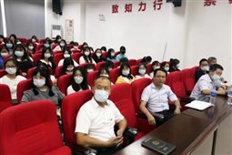 D:\yfzou\学校类文件\质量管理办公室\师德师风\新闻材料\忆百年征程，数百个第一  kaiyun官网19、20级学生同上“开学第一课”\5.jpg