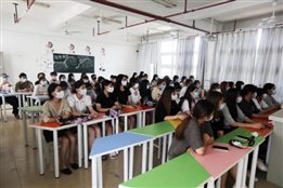 D:\yfzou\学校类文件\质量管理办公室\师德师风\新闻材料\忆百年征程，数百个第一  kaiyun官网19、20级学生同上“开学第一课”\11.jpg