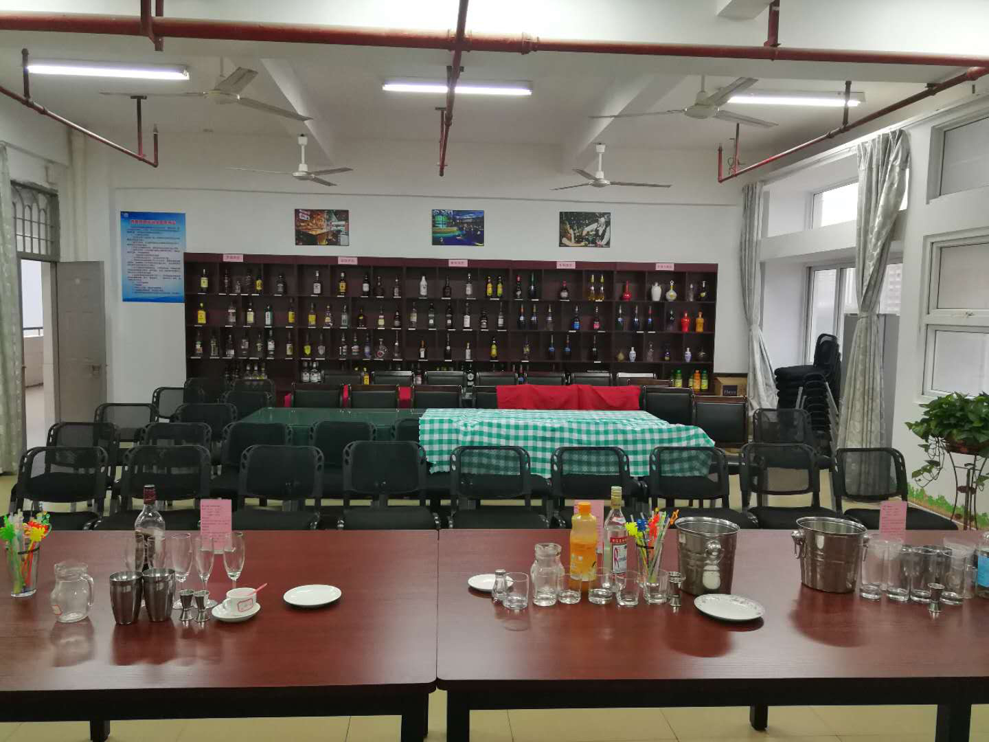 酒吧2.jpg 酒吧2.jpg